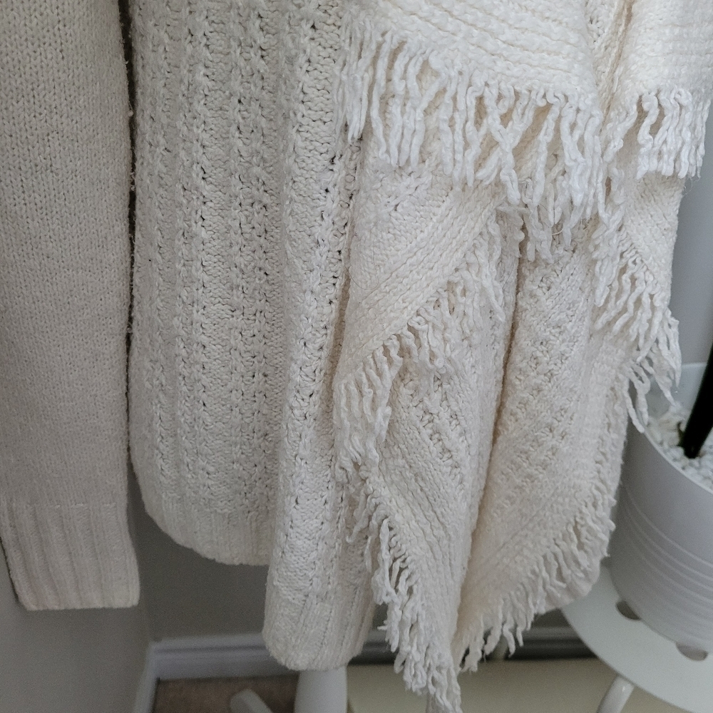 HOLLISTER Abercrombie Cream Knit Fringe Cardigan wrap | Medium - Picture 2 of 5